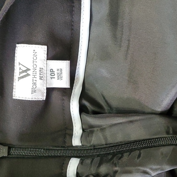 PENCIL SKIRT, like new black by Worthington. Completely lined size 10 petite. - Picture 6 of 8